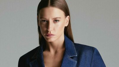 Serenay Sarıkaya derin göğüs dekoltesi ile nefes kesti!