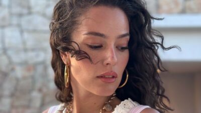 Pelin Akil’in bikinili paylaşımına düştüğü not dikkat çekti!