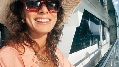 İtalya tatilinde bikinili ayna pozu!