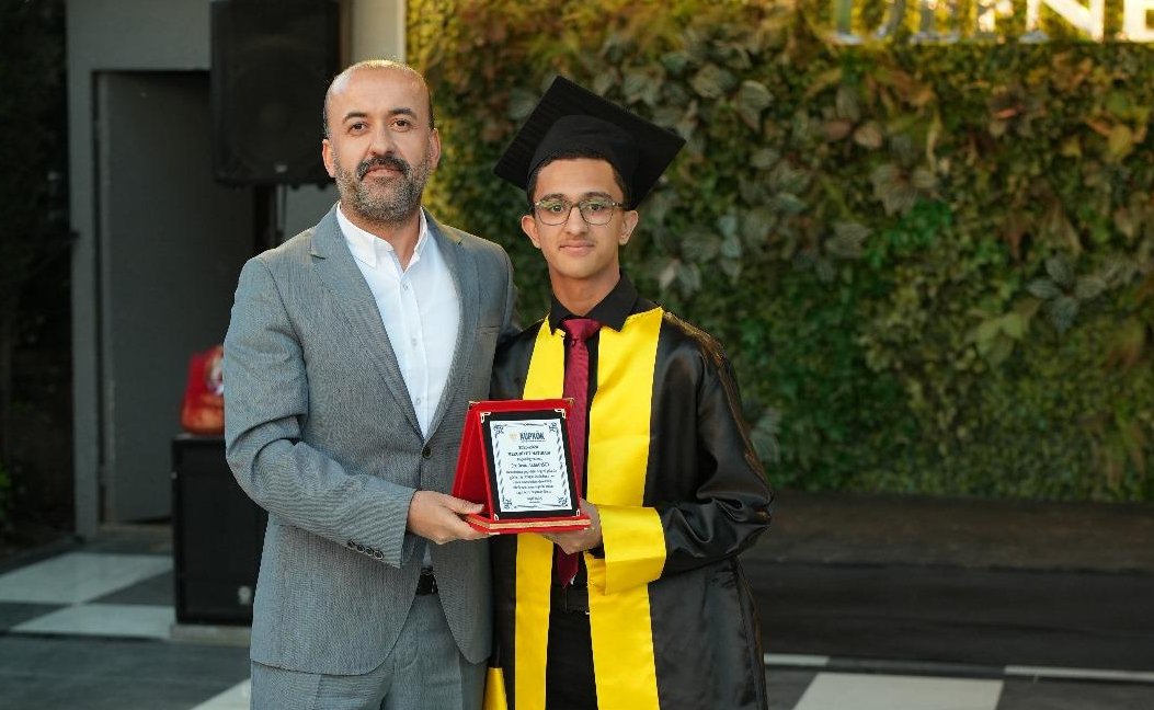Bursa KüpKök Koleji’nin gururu Efe Deniz Akmansoy’dan başarı hikayesi Bursa KüpKök Koleji’nin gururu Efe Deniz Akmansoy’dan başarı hikayesi