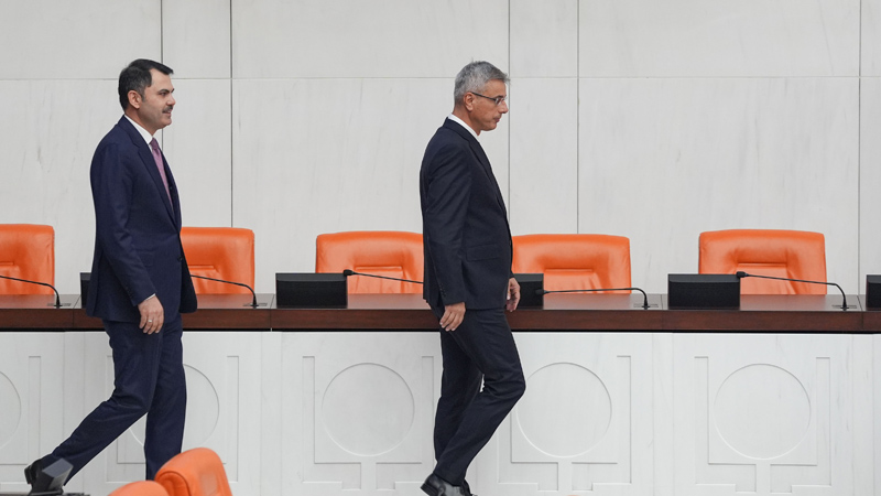 İki bakan Meclis’te yemin etti İki bakan Meclis’te yemin etti