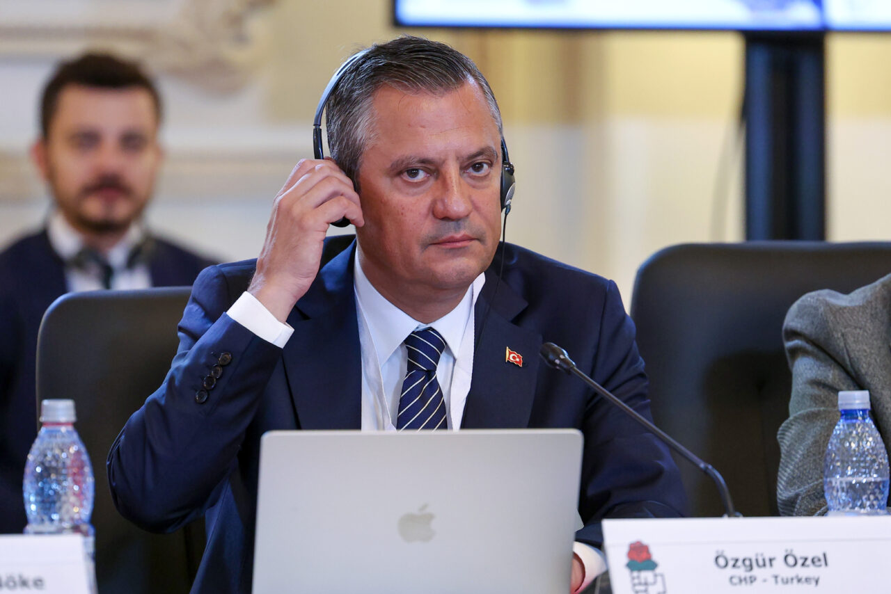 Özel’den AB üyelik açıklaması: ”Kağıt üzerinde bırakılamaz”