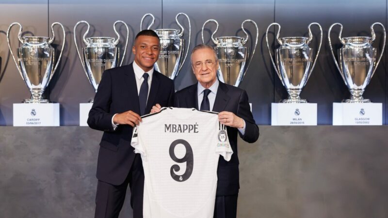 PSG'den ayrılan Kylian Mbappe, İspanyol devi Real Madrid'e imzayı attı.