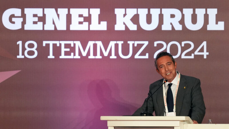 Ali Koç ve Mehmet Büyükekşi arasında gerginlik TFF'nin Olağan Mali ve Seçimli Genel Kurul Toplantısı'nda konuşan Ali