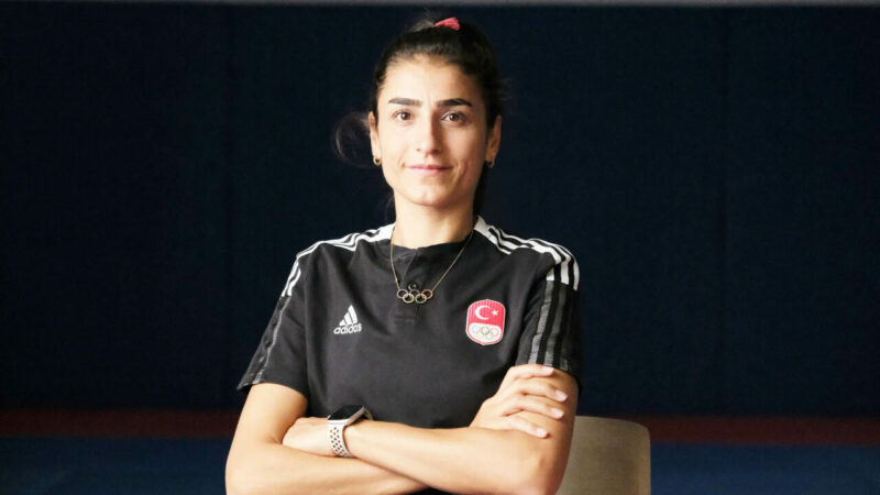 Bursa’nın tek Olimpiyat madalyalı ismi Hatice Kübra Paris 2024’teki hedefini belirledi Bursa Büyükşehir Belediyesporlu milli tekvandocu Paris 2024 için hedefini belirledi.