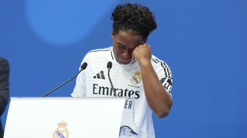 Brezilyalı genç yıldız Endrick, resmen Real Madrid'e imza attı. 18