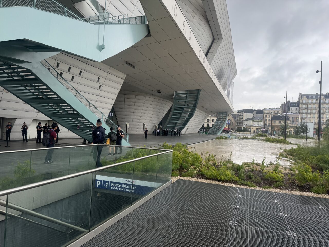 Paris’te patlama riski paniği!