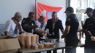 Bursa’da Yörük Türkmenlerden polislere aşure ikramı