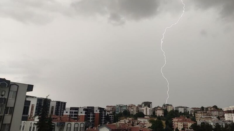 Bursa Valisi Mahmut Demirtaş, bugün Bursa'da beklenen olumsuz hava koşulları