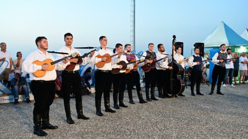 Karacabey Yeniköy sahillerinde renkli günler Karacabey Yeniköy sahilleri, renkli ve heyecan dolu etkinliklere ev sahipliği