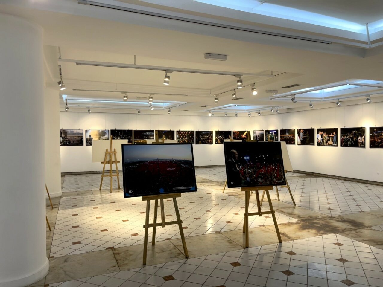 Bursa'da 15 Temmuz fotoğraf sergisi açıldı 1 AW246226 04