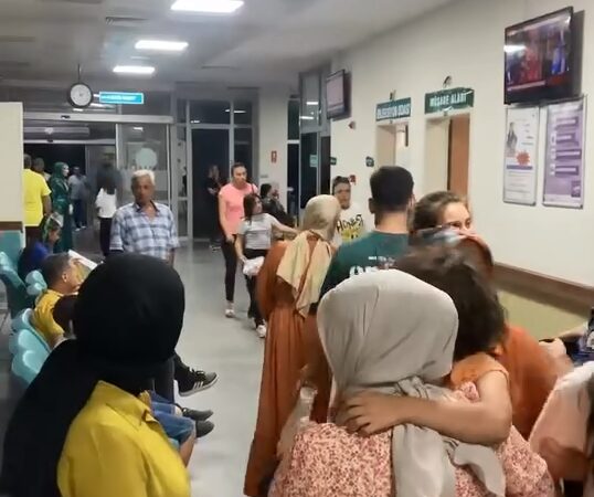 Bursa'nın Karacabey ilçesinde yapılan düğünde dağıtılan yemekten zehirlenen çok sayıda