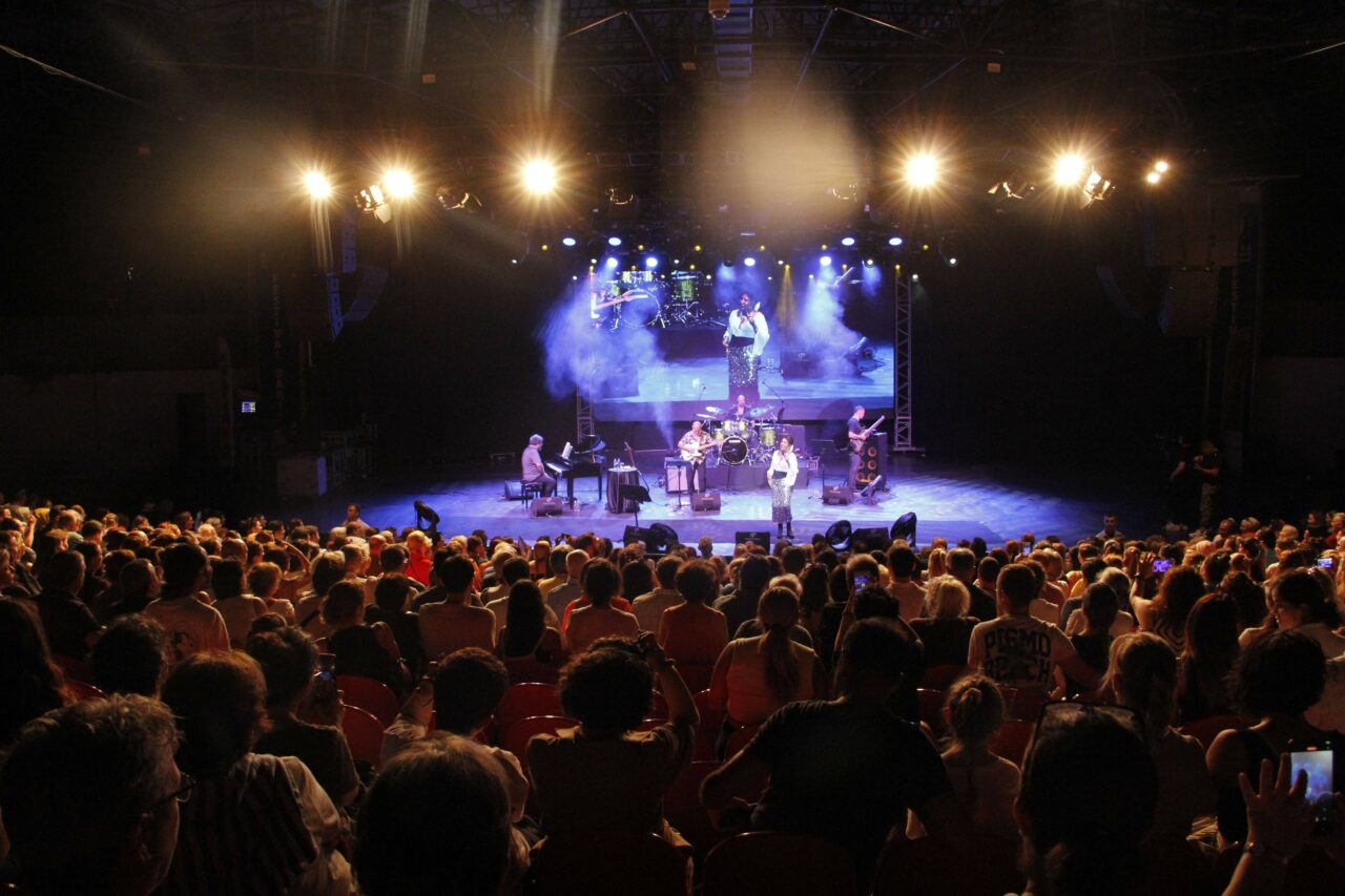 Bursa Festivali | Nükhet Duru'dan hayranlarına unutulmaz gece! 2 AW251862 03
