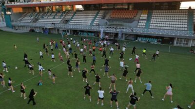 Nilüferliler zumba ile hem eğlendi hem spor yaptı