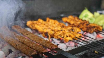 Burada yemekler 4’te bir fiyatına! Herkes kebap yiyebilsin…