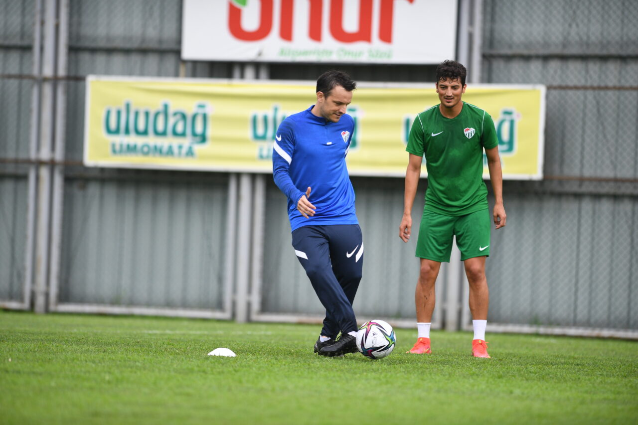 Bursaspor’da hasret bitiyor! İlk idman saat kaçta taraftara açık mı?