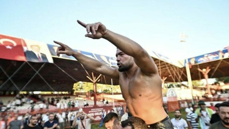 Kırkpınar Yağlı Güreşleri’nde başpehlivan belli oldu 663'üncü Tarihi Kırkpınar Yağlı Güreşleri'nde Yusuf Can Zeybek üst üste