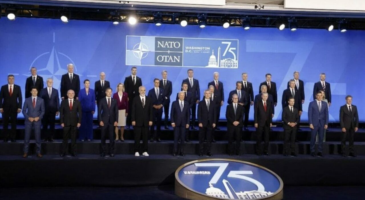 NATO Liderler Zirvesi’nde aile fotoğrafı