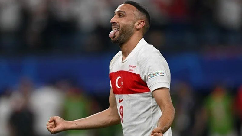 Fenerbahçe Cenk Tosun’u açıkladı Fenerbahçe, yeni transferi Cenk Tosun'u açıkladı. Sarı lacivertliler milli futbolcunun