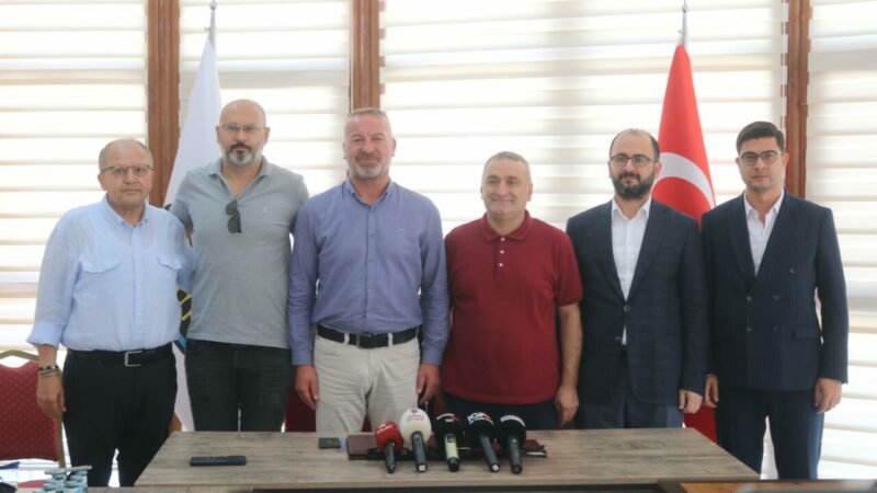 2.Lig’deki Bursa ekibi Karacabey Belediyespor’da işlem tamam Karacabey Belediyespor'da hisse devri gerçekleşti, hedef belirlendi. Başkan Ekrem Senal,