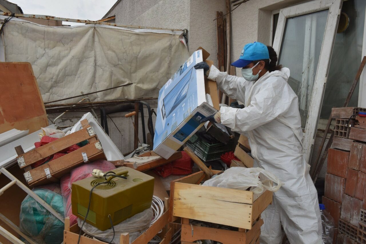 Bursa’da çöp ev operasyonu