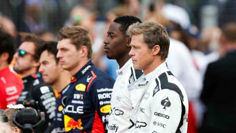 Brad Pitt’ten beklenen ‘Formula 1’ fotoğrafı geldi! Brad Pitt’in Formula 1 pilotunu canlandırdığı yeni filminden ilk afiş