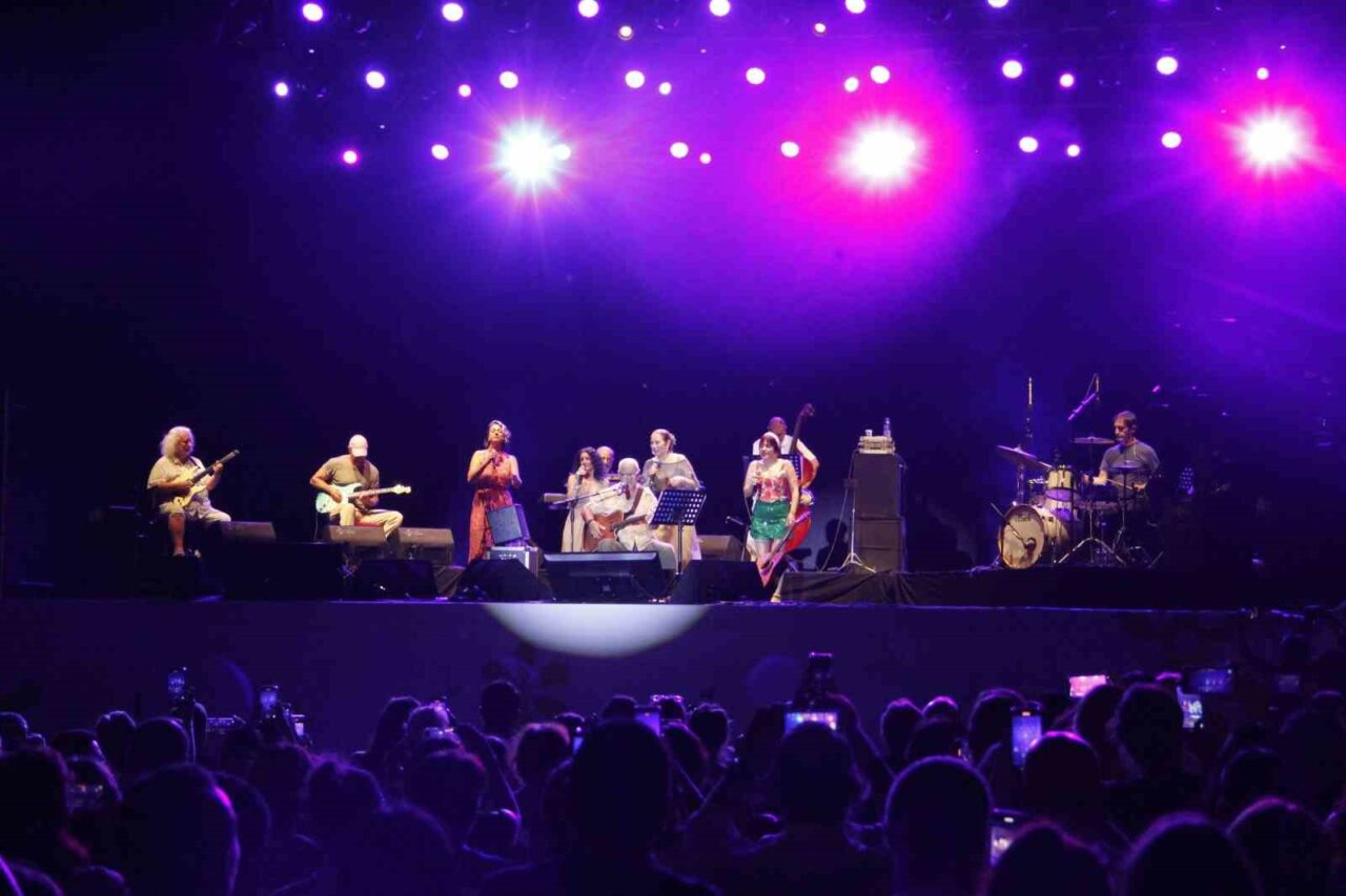 Bursa Festivali’nde yıldızlar geçidi! Bursa Festivali’nde yıldızlar geçidi!