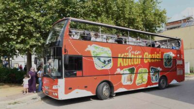 Osmangazi Belediyesi tarafından kadınlara özel olarak düzenlenen ‘Bursa Kültür Gezisi’
