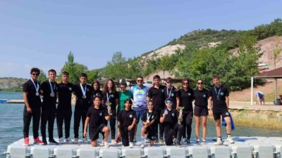 Bursa Büyükşehirli kanoculardan 3 madalya