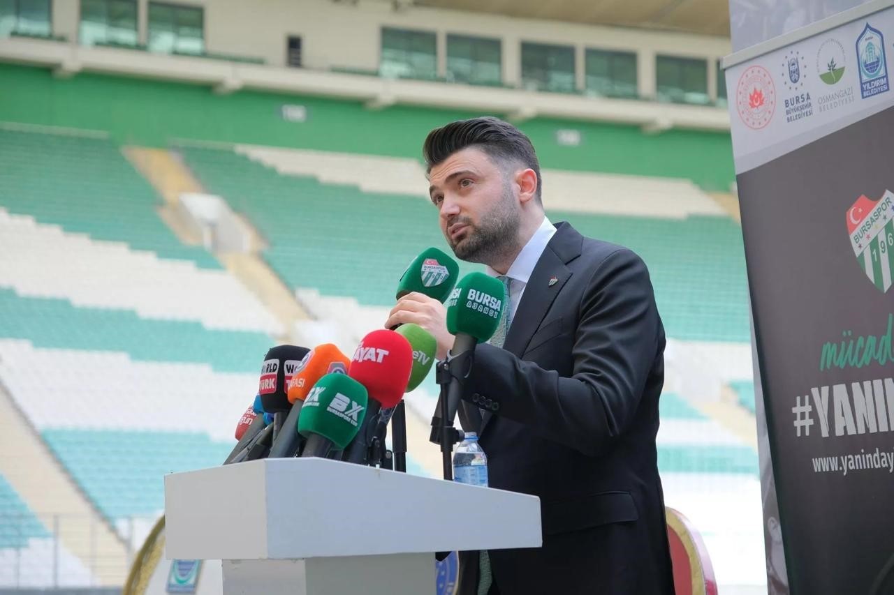 Bursaspor Başkanı Çelik’ten sert çıkış: ‘Bir daha camiayı üzecek açıklama yapılırsa…’