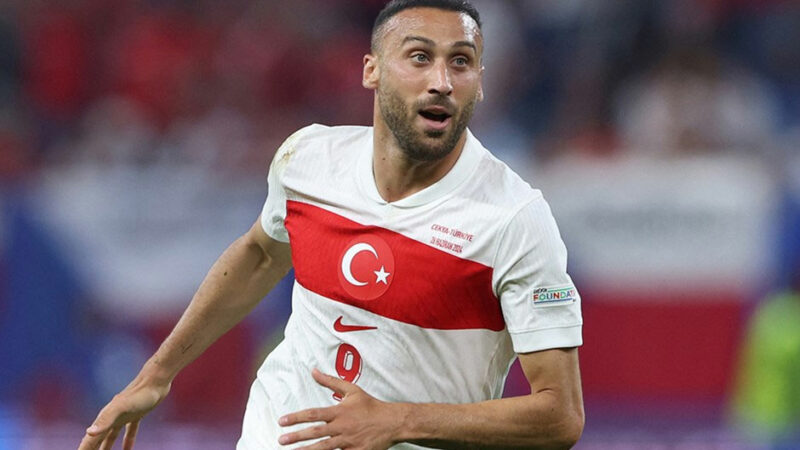 Cenk Tosun adım adım Fenerbahçe’ye Fenerbahçe, Cenk Tosun'u kadrosuna katmaya hazırlanıyor. Sarı-lacivertliler serbest oyuncu statüsündeki