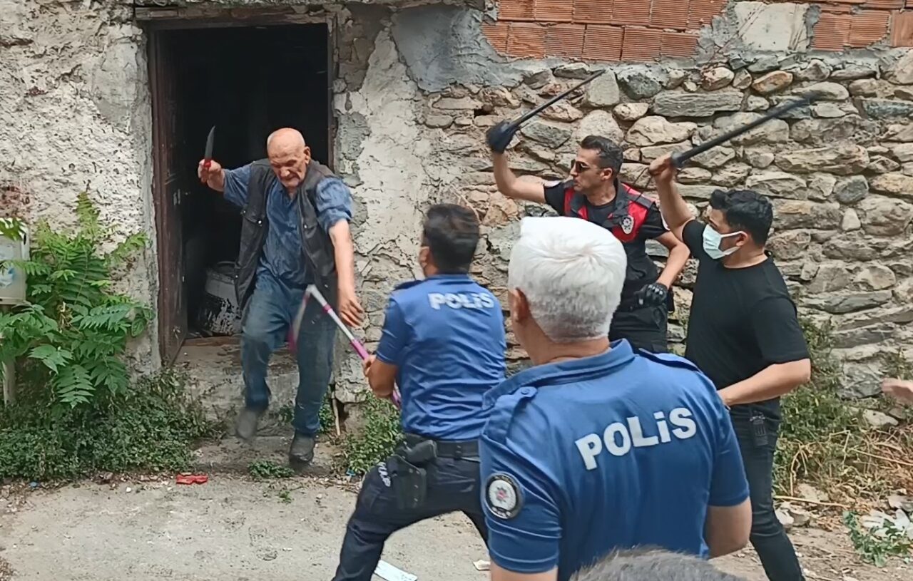Bursa’da hareketli dakikalar! Polisi bıçakladı