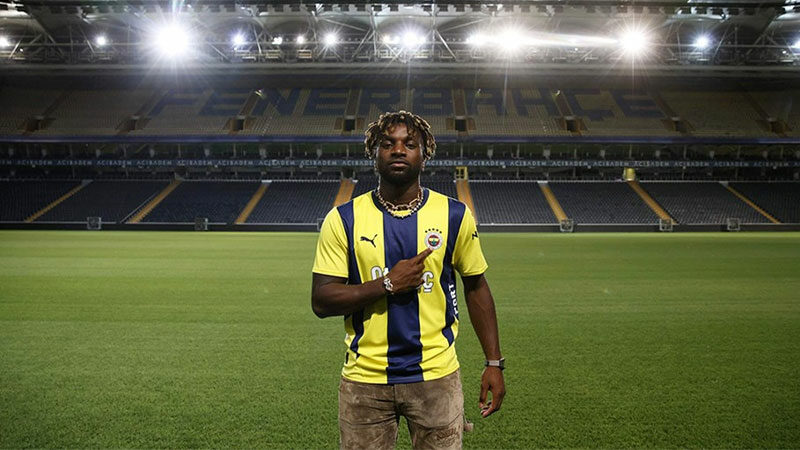 Saint-Maximin resmen Fenerbahçe’de Fenerbahçe, Allan Saint-Maximin'in kiralık transferi için anlaşmaya varıldığını açıkladı. Açıklamada