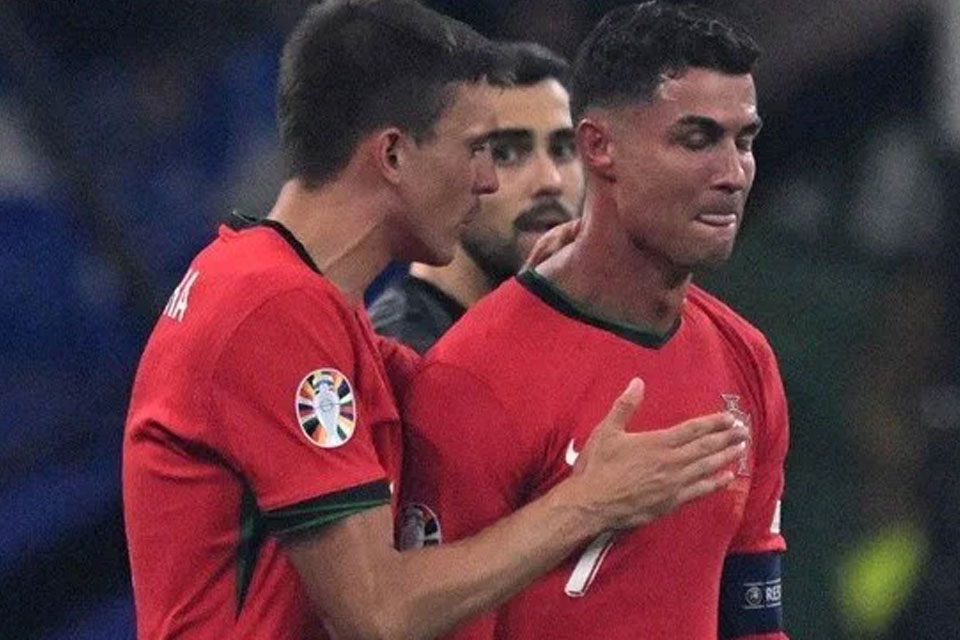 Ronaldo gözyaşlarına engel olamadı
