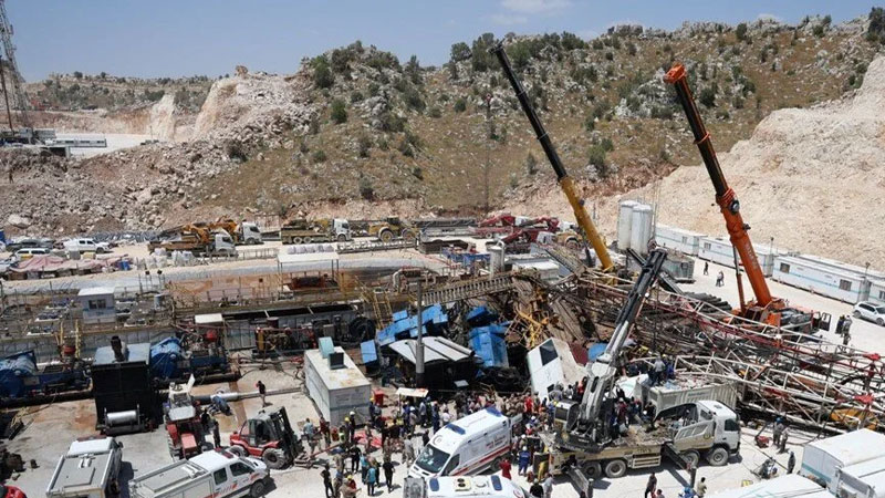 Gabar’da sondaj kulesi devrildi