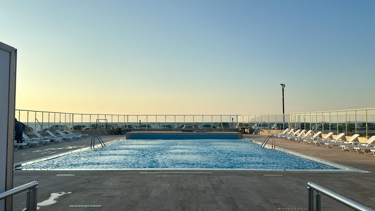 Havuzda haşema yasağına iki gözaltı!