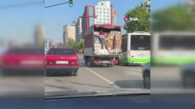 Görüntüler Bursa’dan… Tehlikeli taşımacılık kamerada