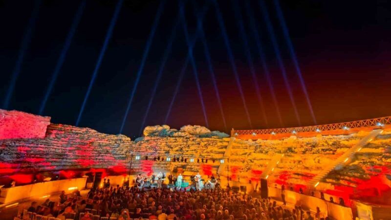 İznik Antik Tiyatrosu’nda büyülü atmosfer! Bursa Büyükşehir Belediyesi tarafından 2024’ün Nazım Hikmet Yılı ilan edilmesiyle,