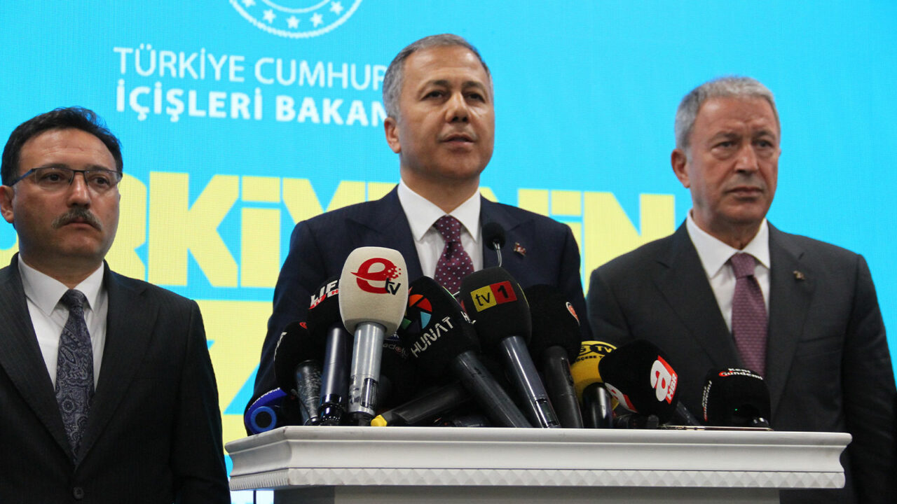 Bakan Yerlikaya: ”Irkçı vandallığa boyun eğmeyeceğiz”