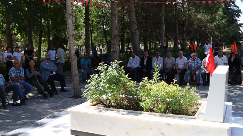 Ömer Halisdemir’in mezarında ziyaretçi yoğunluğu