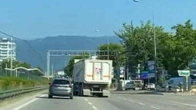 Görüntüler Bursa’dan… Mudanya yolunda trafiği birbirine kattı