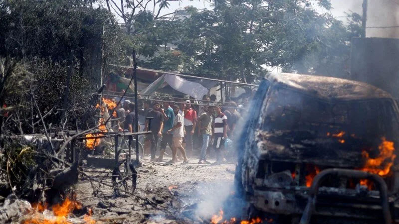 İsrail kampı vurdu: 71 ölü!