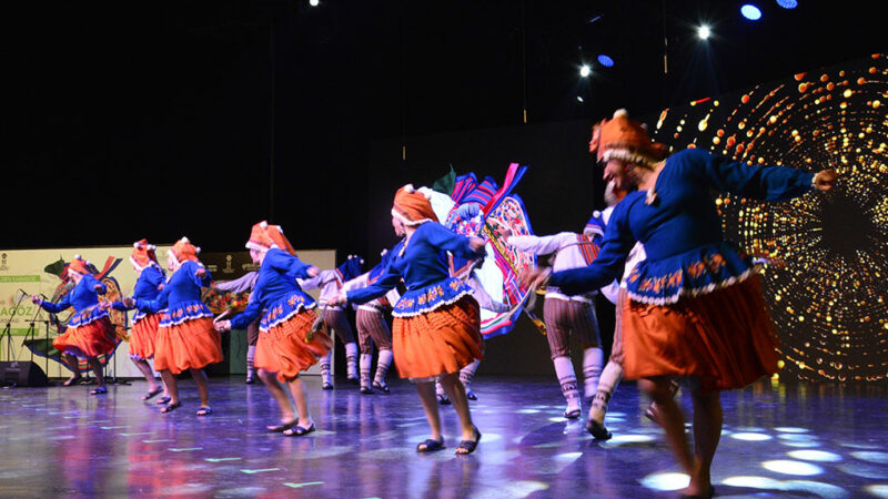 Yarışmanın finalinde Özbekistan, dansları ve rengarenk kostümleriyle birinciliğe ulaştı.