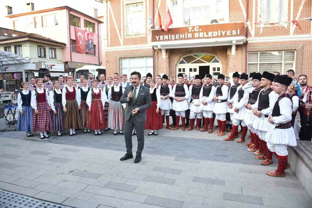 Bursa Festivali'nin yeni durağı Yenişehir oldu 1 letonyali ve makedon danscilar yenisehirde sahne aldi 7c9349c