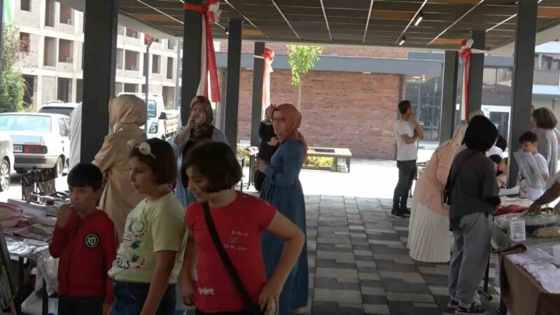 Gürsu’da ‘Maharetli Eller’ çarşısı açıldı Gürsu Belediyesi’nin ev hanımı kadınlar için tasarladığı ‘Maharetli Eller’ çarşısı