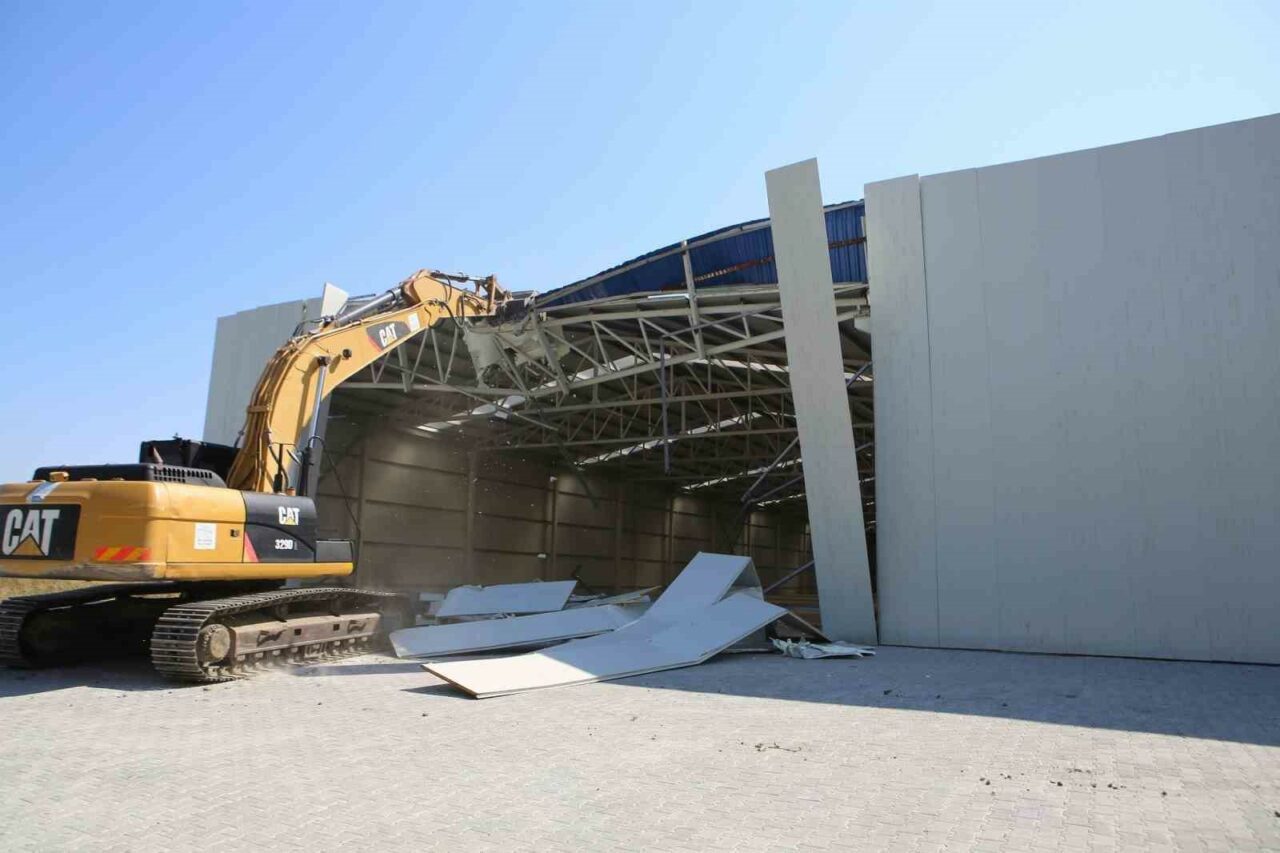 Bursa’da 3 bin metrekarelik kaçak yapıya kepçe! Bursa’da 3 bin metrekarelik kaçak yapıya kepçe!