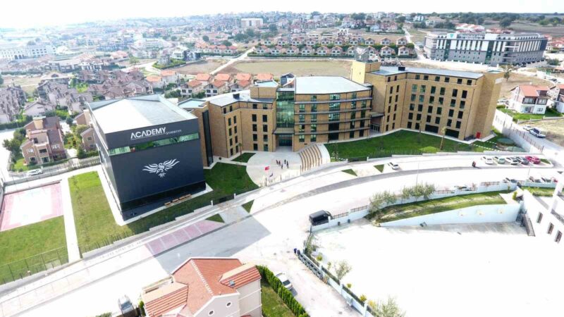 Bursa Şahinkaya Hexagon Academy Kampüs yeni döneme hazır Eğitim hayatında 20. yılını dolduran Şahinkaya Eğitim Kurumları, öğrencileri için