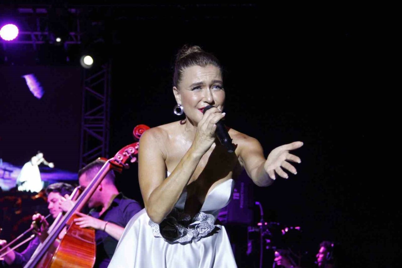 Şevval Sam ve Pera Flarmoni Orkestrası Bursalıları büyüledi 1 sevval sam ve pera flarmoni orkestrasi bursalilari buyuledi 8a4a869