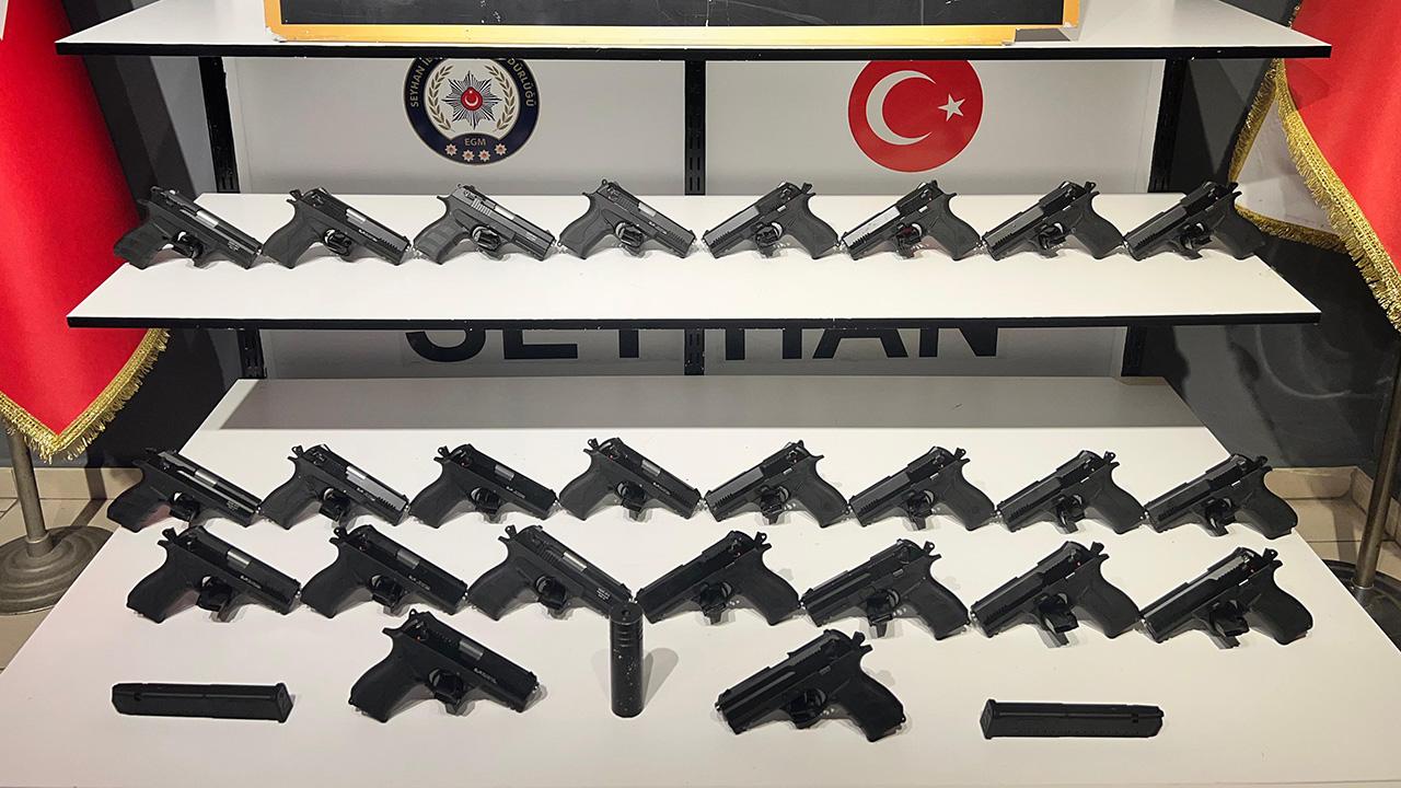 Mobilya dükkanından cephanelik çıktı Mobilya dükkanından cephanelik çıktı