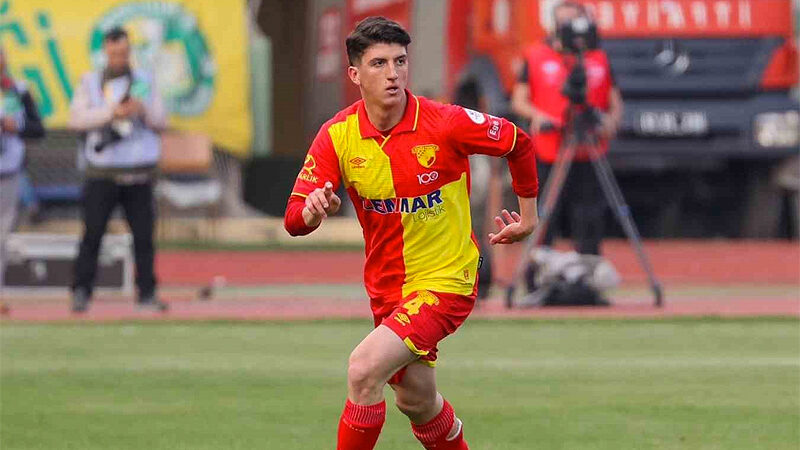 Bursaspor’un eski futbolcusuna teklif yağmuru Süper Lig ekiplerinden Göztepe'nin Bursaspor patentli genç futbolcusu Taha Altıkardeş'e